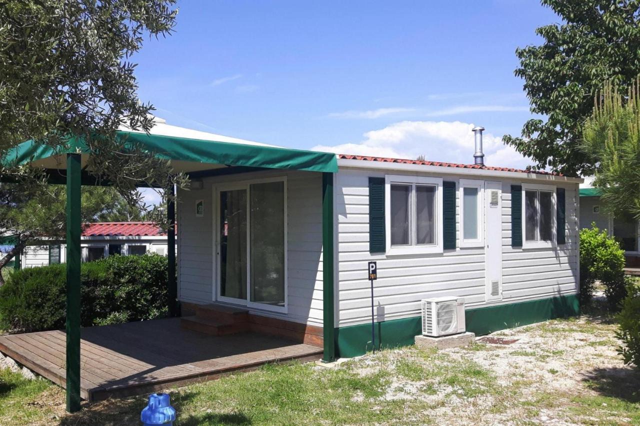 Mobile Homes In Camp Kovacine, Cres, With Long Pebble Beach מראה חיצוני תמונה